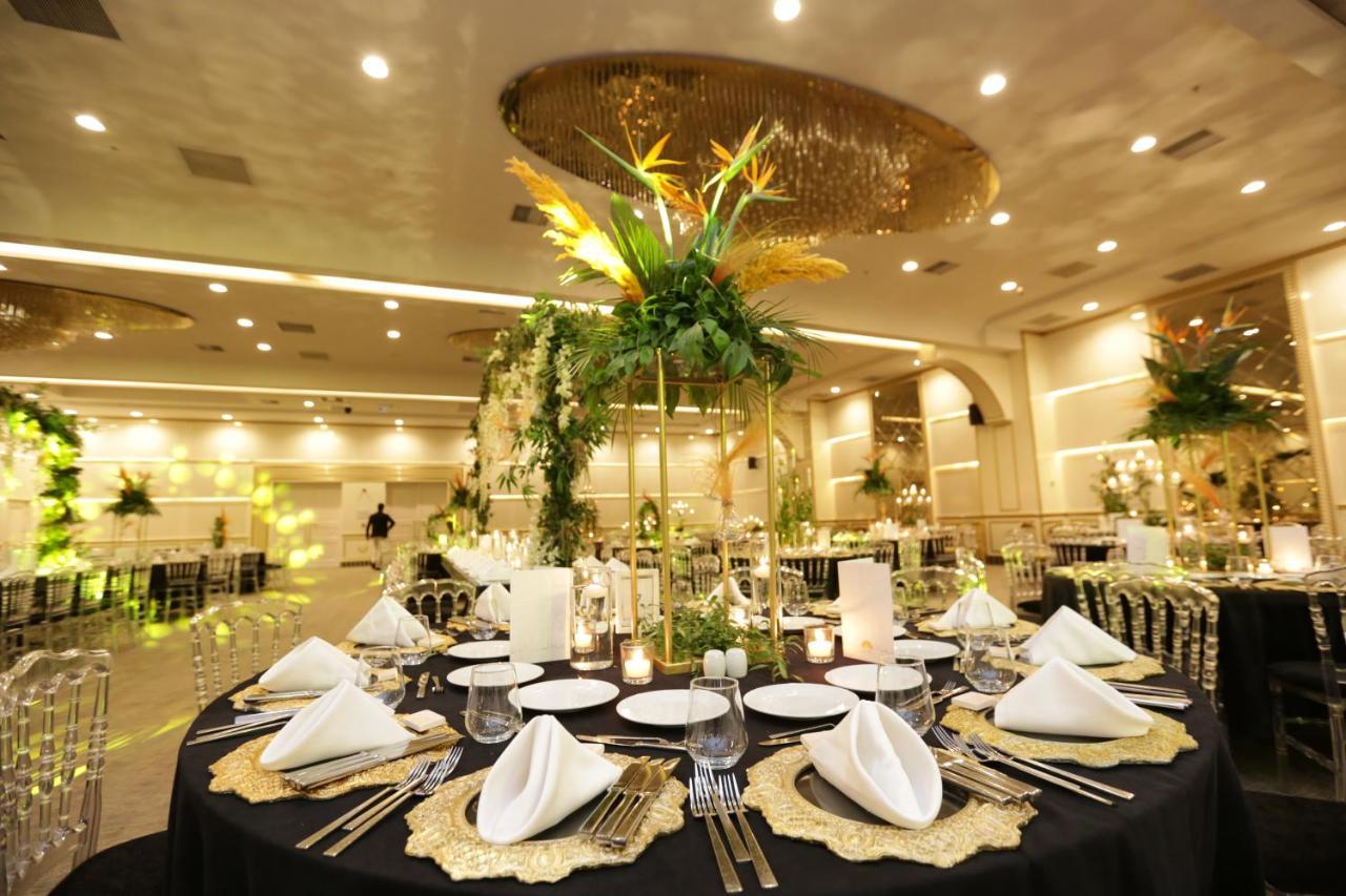 아나돌루 호텔 다운타운 앙카라 외부 사진 A table set for a formal dinner