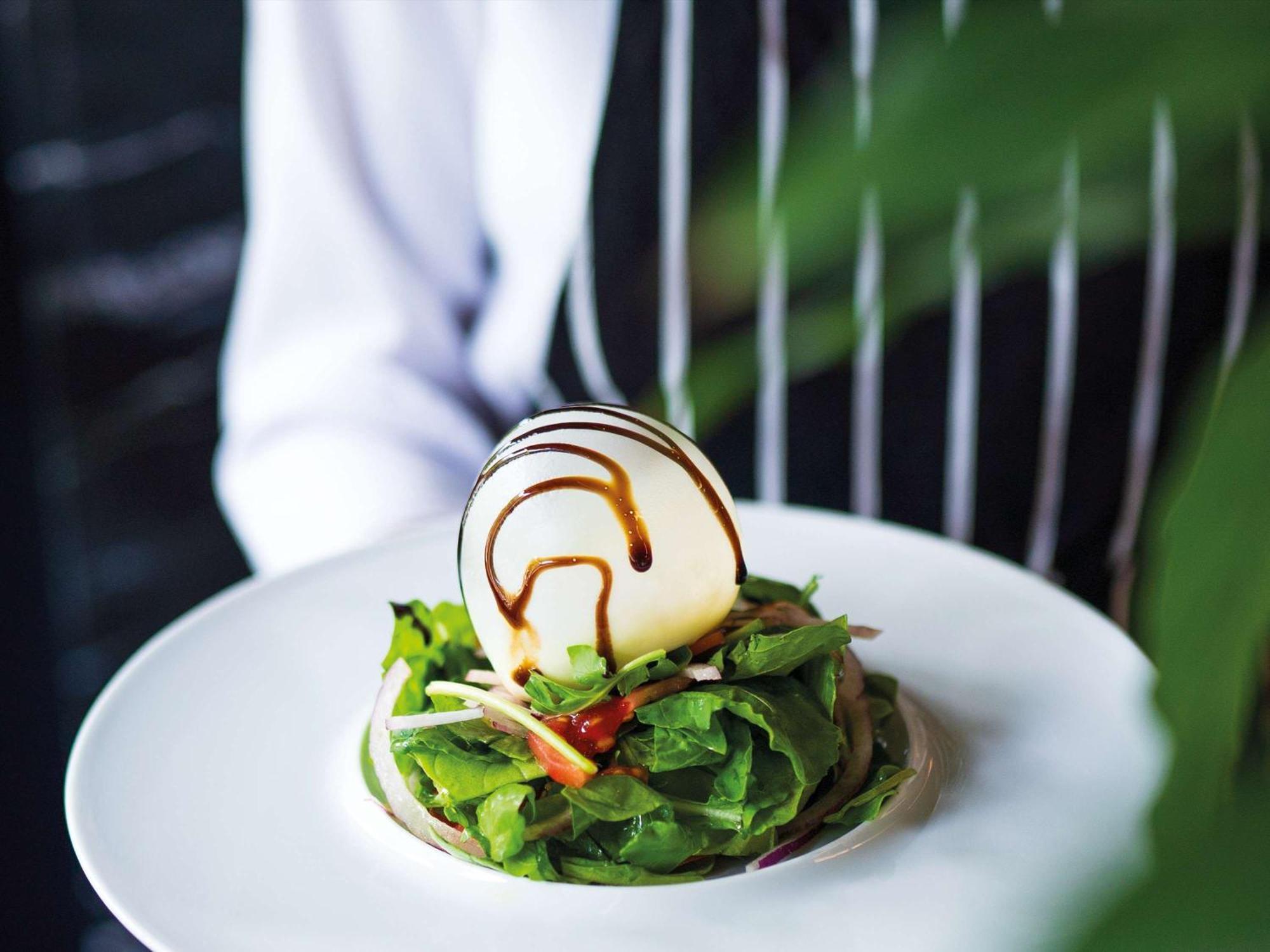 아나돌루 호텔 다운타운 앙카라 외부 사진 A salad with a balsamic glaze